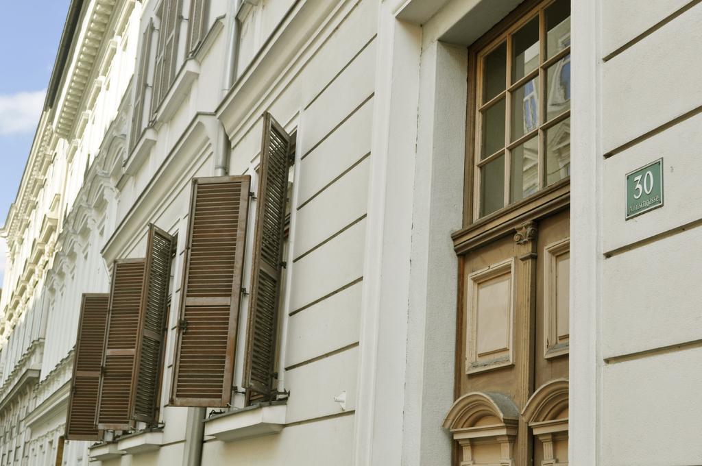 Apartment Mit Grossem Balkon Graz Bagian luar foto