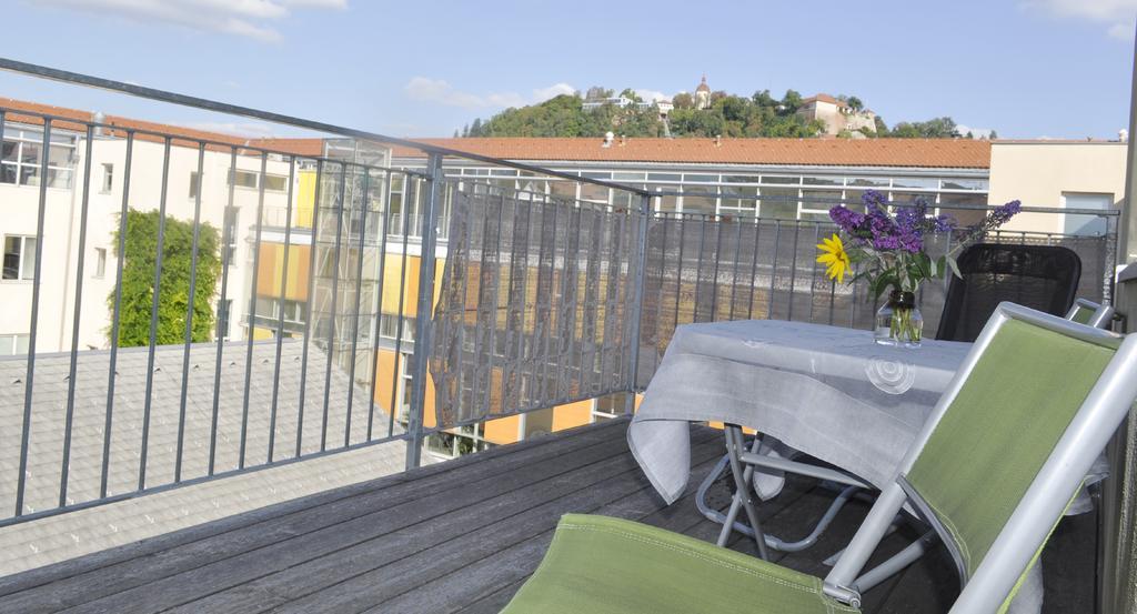 Apartment Mit Grossem Balkon Graz Bagian luar foto